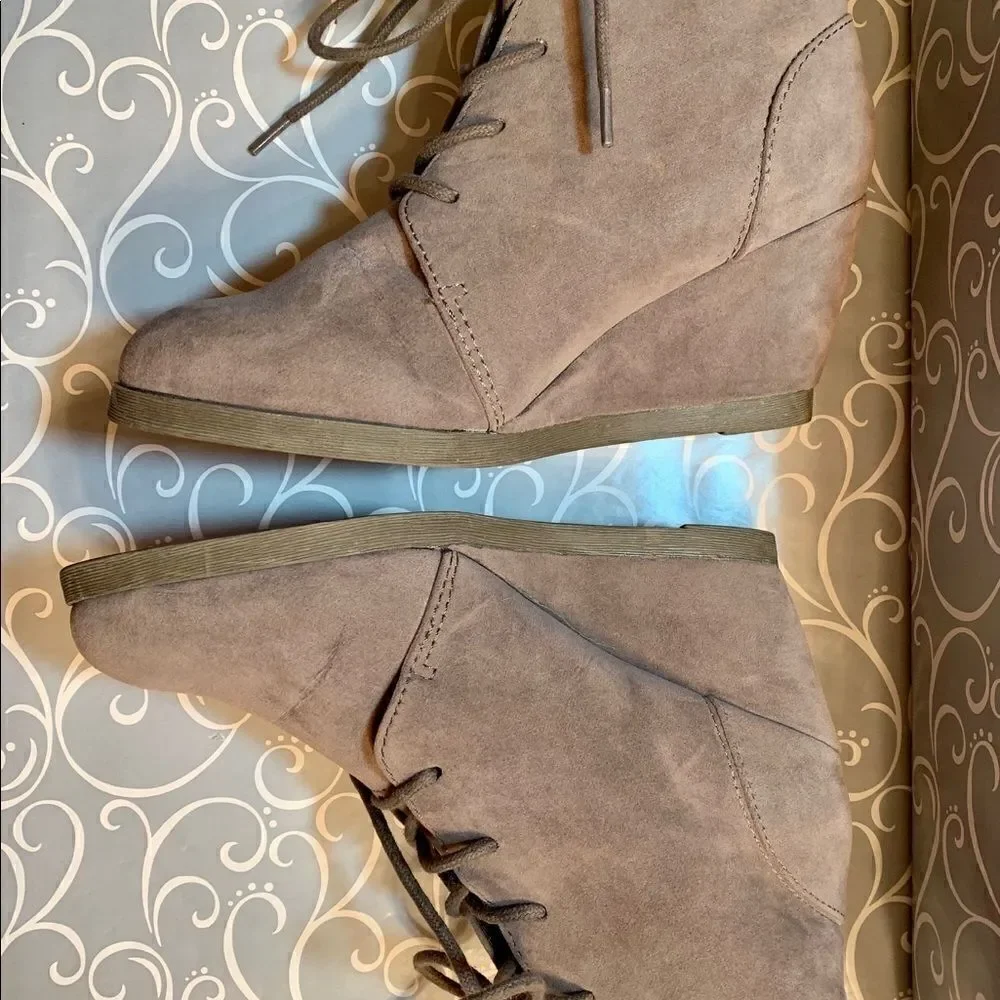 Madden Girl Beige Suede Wedge Booties Size 6